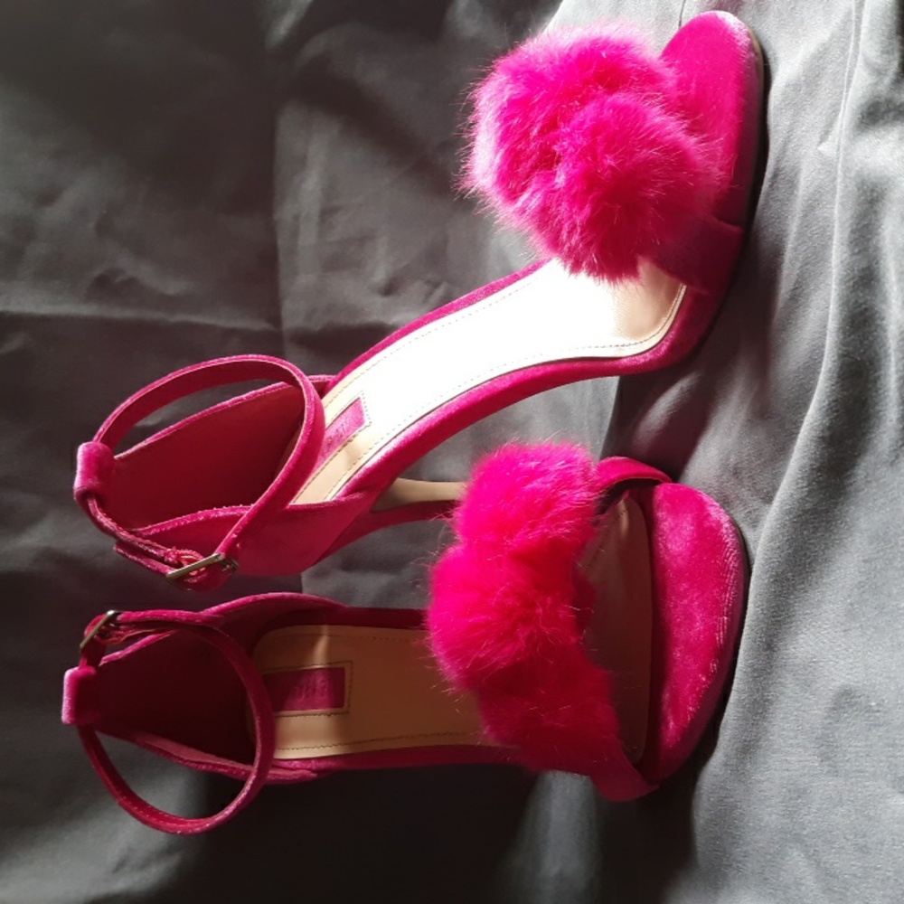Forever 21 sz 7 fuchsia/magenta strappy heels